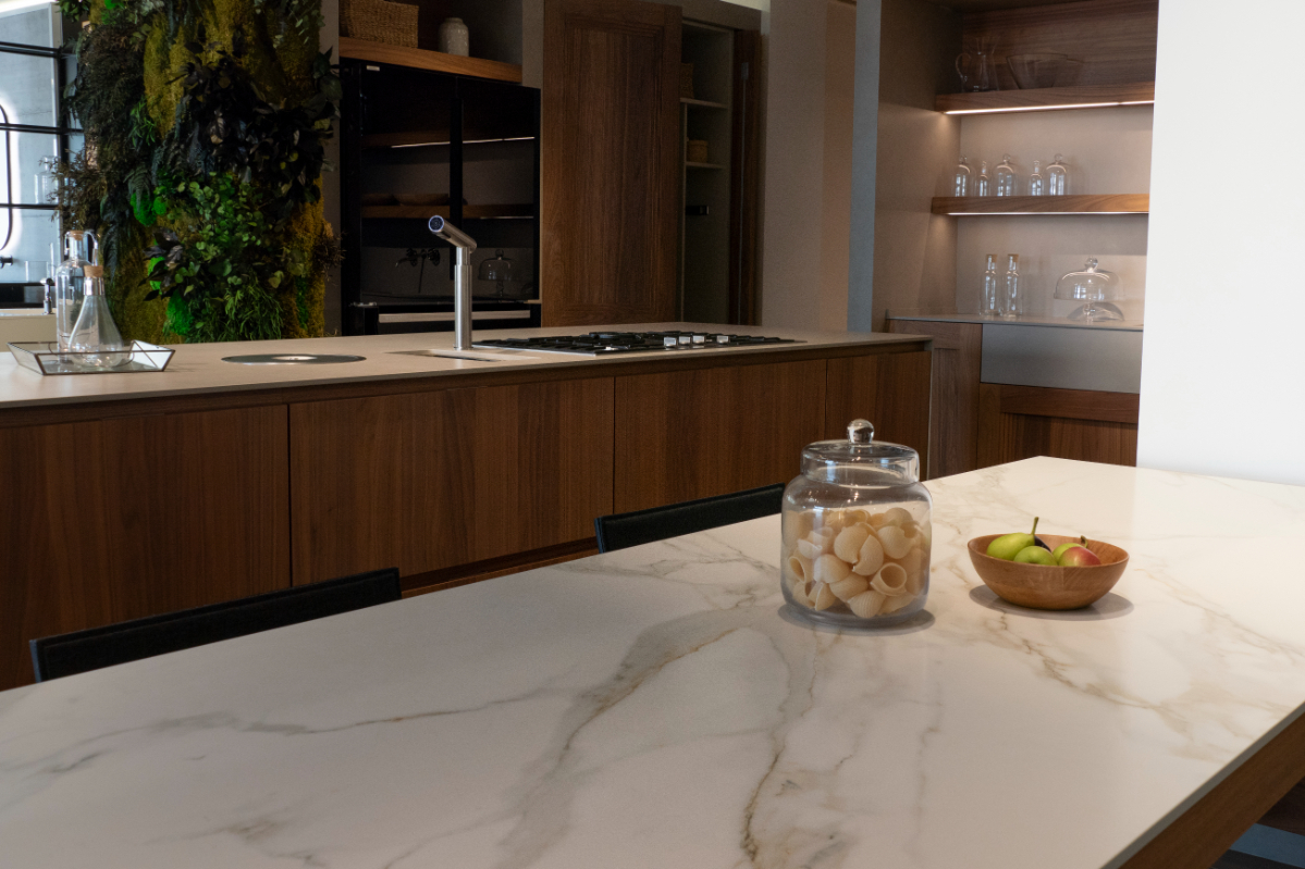 Neolith_New_classtone_Calacatta_Roma_table.jpg